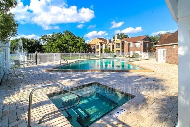Foto del edificio - 5601 Rosebriar Way