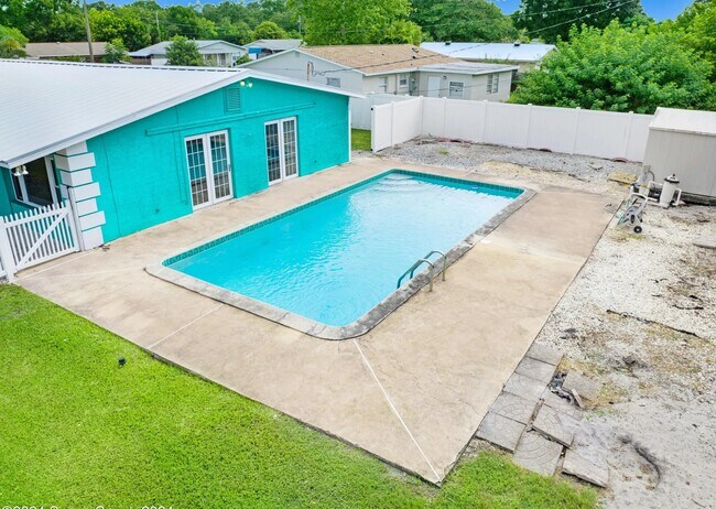 Building Photo - 4189 Hammock Dr