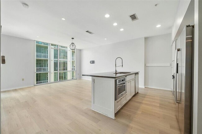Foto del edificio - 1600 Barton Springs Rd