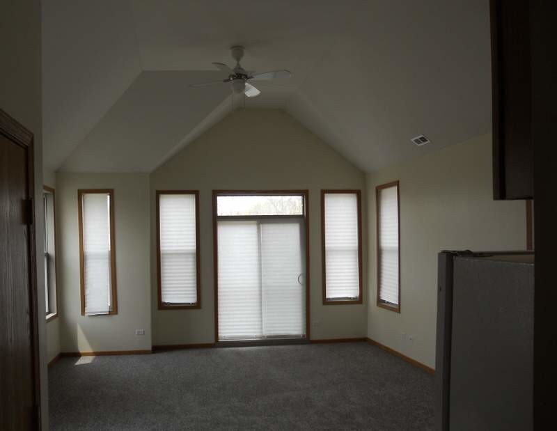 Building Photo - 11031 S Edbrooke Ave