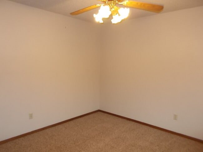 Building Photo - 321 Aristocrat Dr