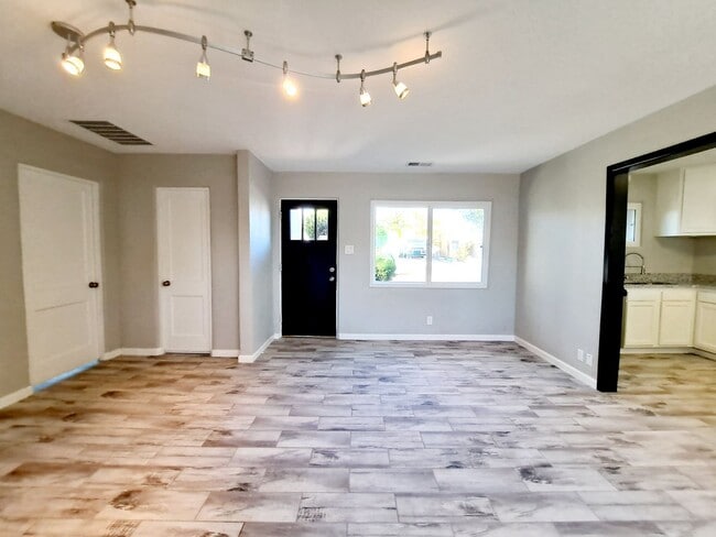 Building Photo - Coming soon! Stunning Upgrades! 2 bed 2 ba...