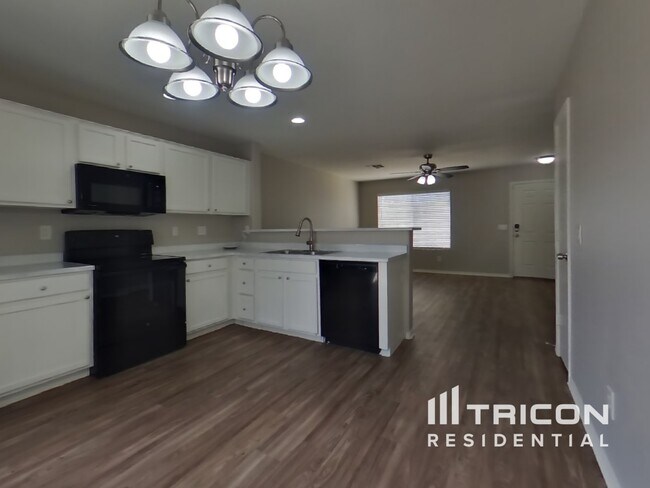 Foto del edificio - 15424 W Hearn Rd