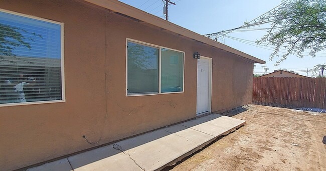 Building Photo - 510 Giles Ave