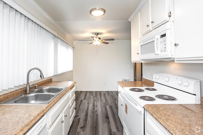 2 habitaciones, 2 baños - 950 pies cuadrados - Cocina/comedor - Robin Meadows Garden Grove