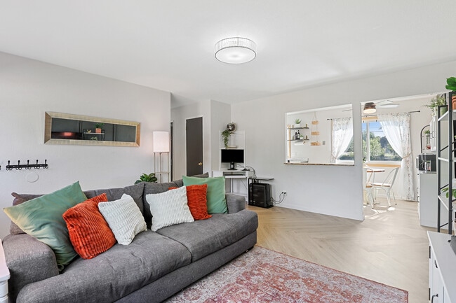 Building Photo - 2120 Rena Pl