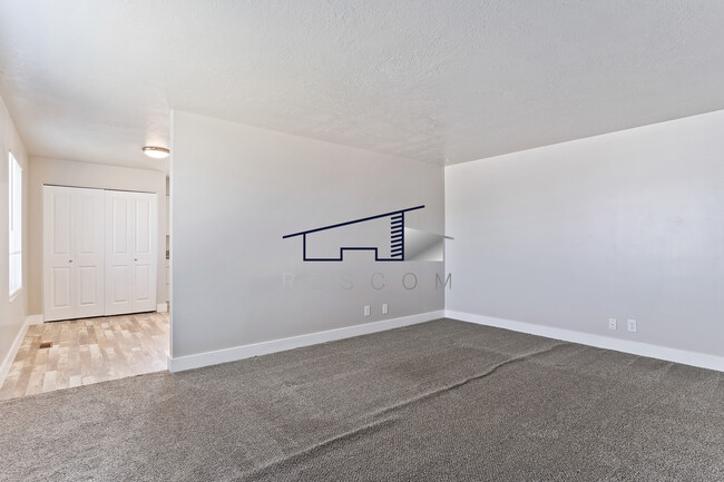 Building Photo - 447 W 4900 S