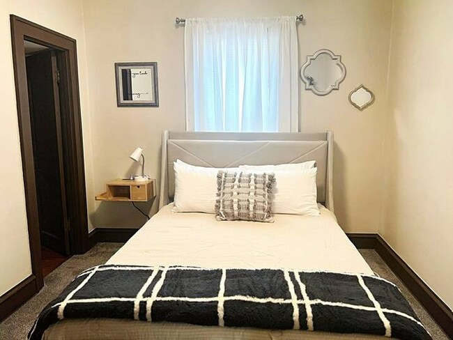 Foto del edificio - 819 Bell Ave