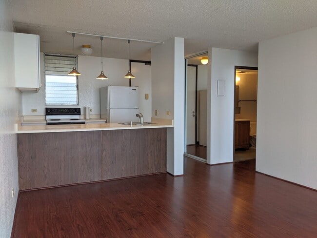 Building Photo - Conveniently Located Pearlridge Condo - 1 Bed/1 Bath/1 Parking Stall