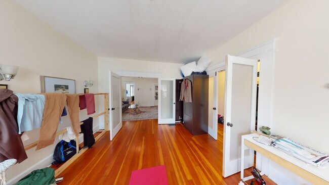 Building Photo - [In-Unit Laundry; Garden] Townhouse-Style Living, with Historical Details & Parking!