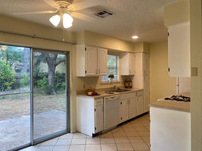 Building Photo - 12302 Double Tree Ln