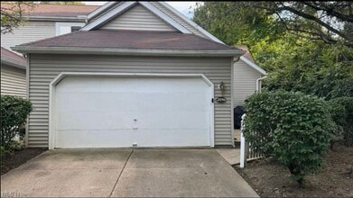 Building Photo - 2096 Hidden Hollow Ln
