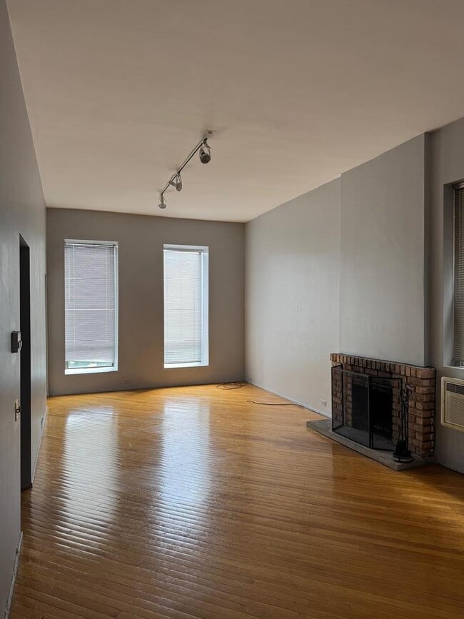 Building Photo - 2130 N Halsted St