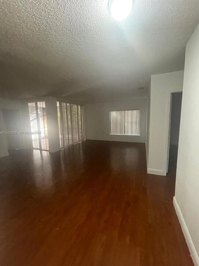 Foto del edificio - 3846 Coral Tree Cir