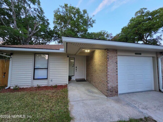 Foto del edificio - 7411 Colony Cove Ln