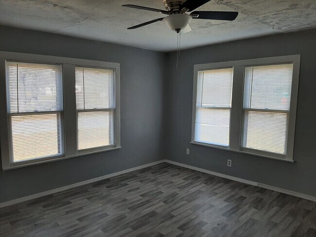 Foto del edificio - 345 S 9th St