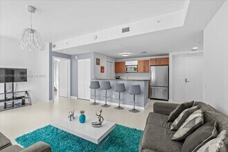 Building Photo - 300 S Biscayne Blvd