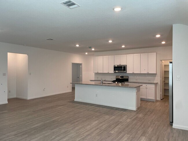 Foto del edificio - Instant Hot Water / Fridge / LARGE Backyar...