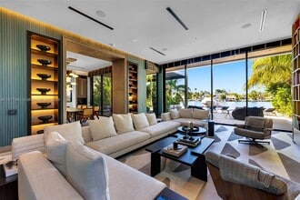 Building Photo - 200 W Rivo Alto Dr