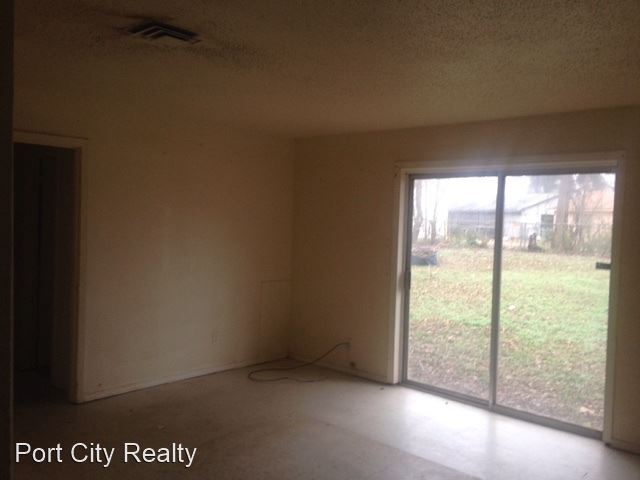 Building Photo - 3 br, 1 bath House - 741 Navaho Trail