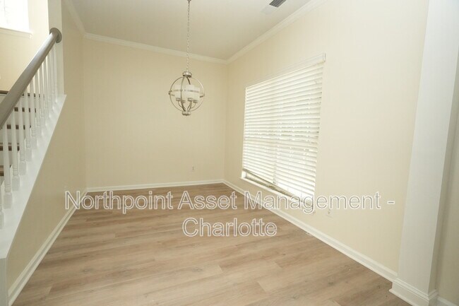 Building Photo - 12100 Cartgate Ln