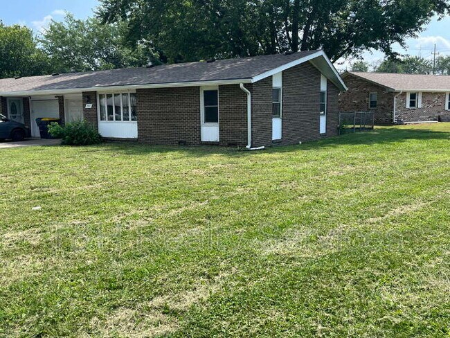 Building Photo - 701 Mellen Dr