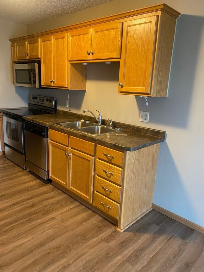 Building Photo - 2 Bedroom + Loft Townhome in Sauk Rapids