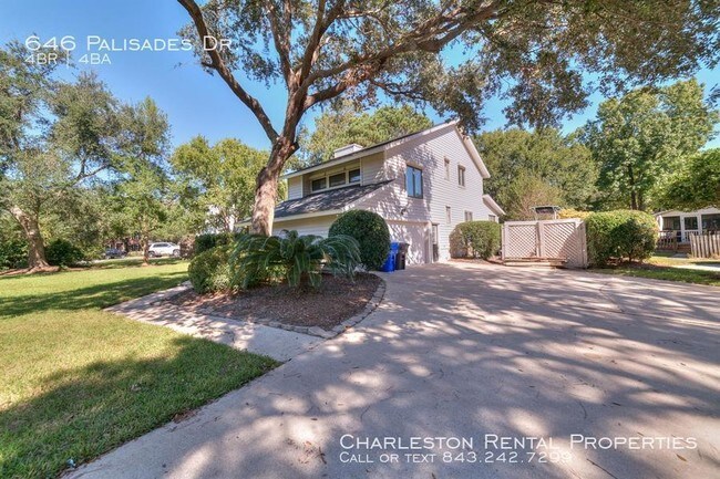 Building Photo - 646 Palisades Dr