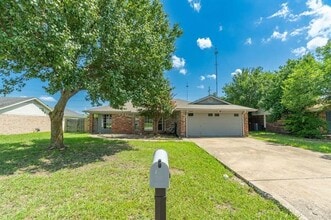 Building Photo - 4003 Sunhill Dr