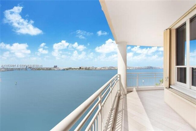 Building Photo - 888 Brickell Key Dr