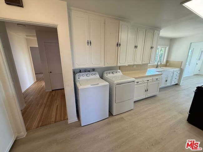 Building Photo - 3237 Midvale Ave