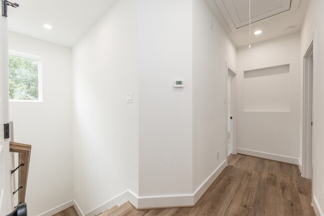 Building Photo - 905 Quitman St