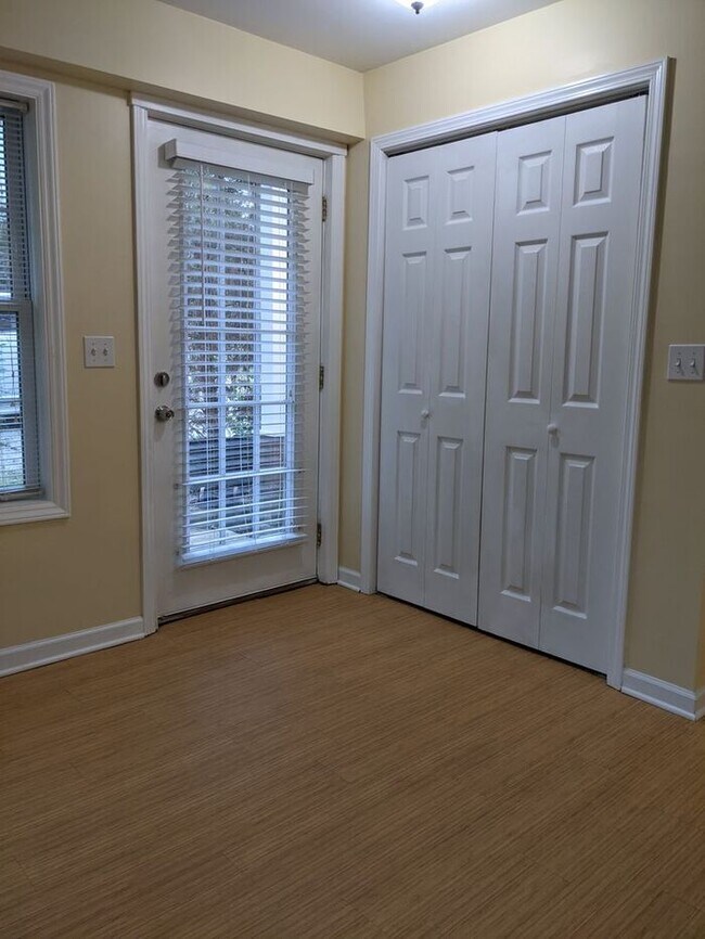 Foto del edificio - Charming West Asheville Basement Apartment