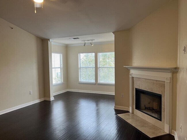 Building Photo - 18119 Back Stretch Ln