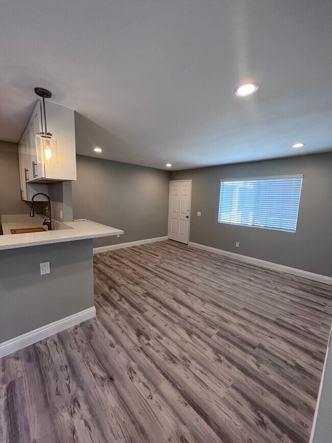Foto del edificio - Beautifully Upgraded One Bedroom-One Bathroom Apartment in Talmadge