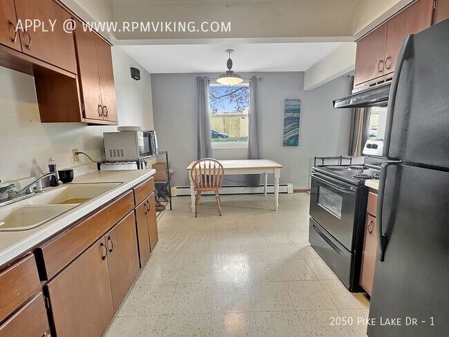 Building Photo - 1 bed 1 bath Lower Level ~ Available June ...