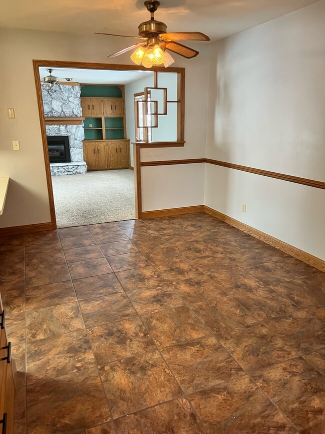 Dining room - 2605 W 34th St