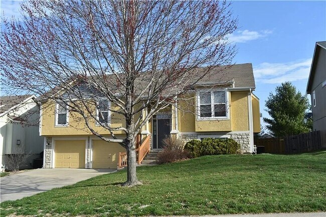 Building Photo - 732 Highland Dr