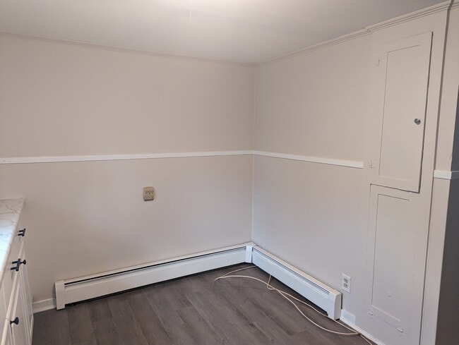 Building Photo - 144 Marlboro Rd