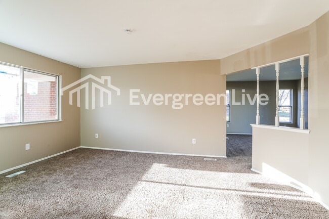 Foto del edificio - 868 Liverpool Pl