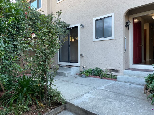 Building Photo - Santa Clara - Warm and spacious townhome