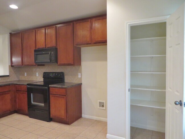 Foto del edificio - 3 Bedroom 2 Bathroom Villages of Berry Cre...