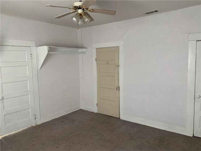 Building Photo - 294 E. Hilltop Dr.