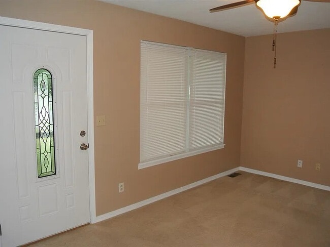 Building Photo - 905 Crestview Ln