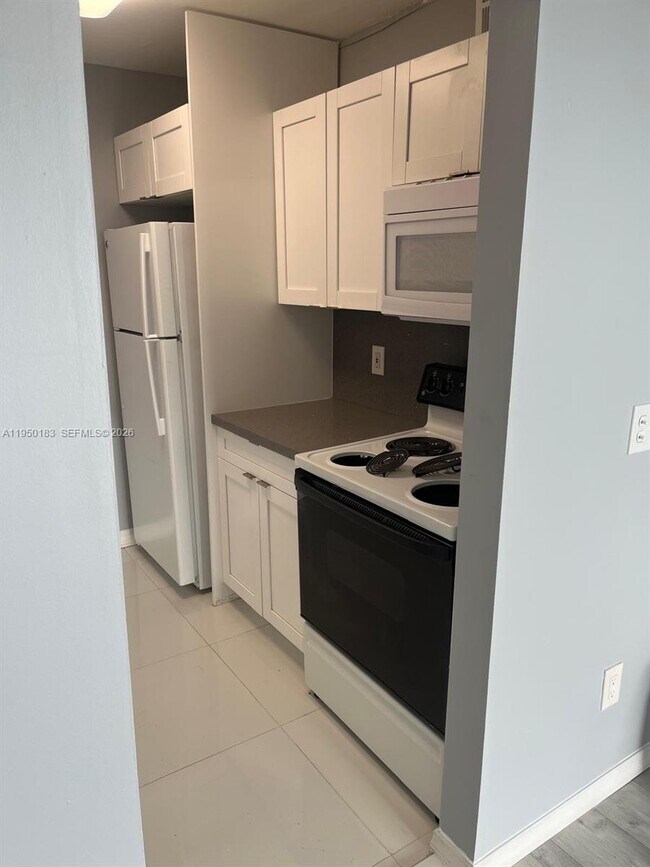 Foto del edificio - 2350 NE 135th St