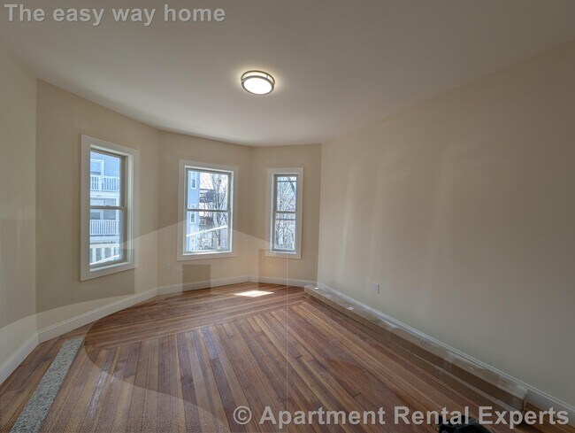 Foto del edificio - 5-7 Lowell Cir Unit #2