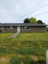Building Photo - 50 SE Pasek St