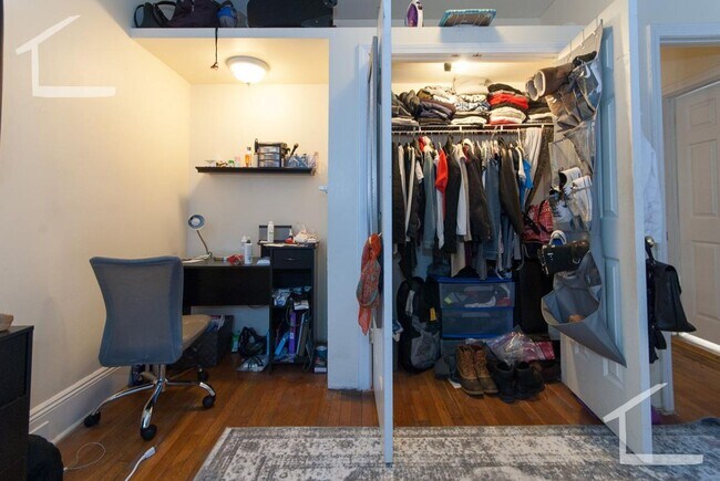 Building Photo - Brookline 4 BR 1 Bath Apartment - 9/1/26 (H&HW included) NO BROKER FEE