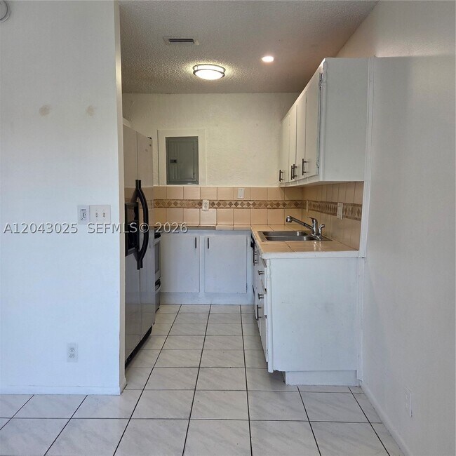 Building Photo - 8905 NW 28th Dr