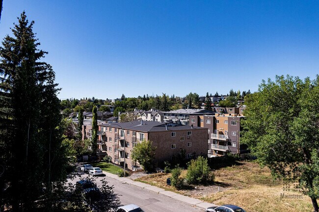 Building Photo - The Skyline in Bankview Apartments